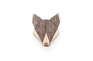 Drevená brošňa Wolf Brooch