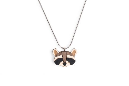 Drevený prívesok Raccoon Pendant