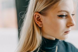 Kovové náušnice Lini Earrings Hexagon