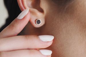 Kovové náušnice Rea Earrings Hexagon