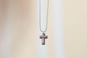 Drevený prívesok Maria Cross Pendant