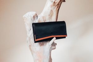 Api Woman Wallet