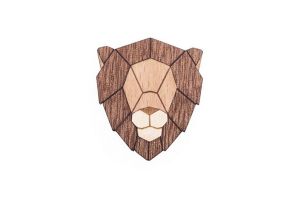 Drevená brošňa Lion Brooch