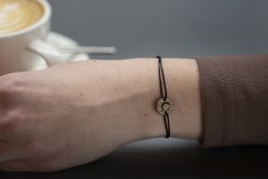 Povrázkový náramok Moon Wooden Bracelet