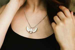 Drevený prívesok Snowy Owl Pendant