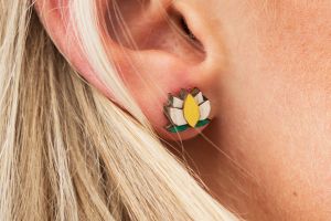 Drevené náušnice Yellow Lotus Earrings