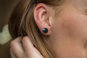 Drevené náušnice Black Cutebird Earrings