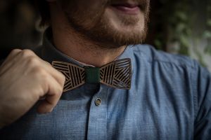 Drevený motýlik Line Bowtie