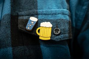 Drevená brošňa Beer Brooch