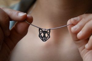 Drevený prívesok Black Foxy Pendant