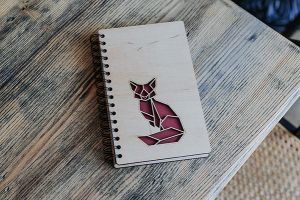 Drevený zápisník s líškou Sitting Fox A5
