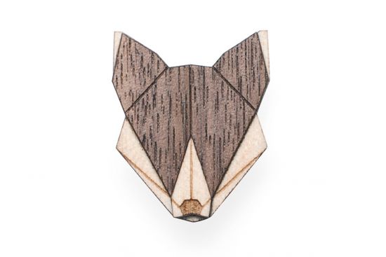 Drevená brošňa Wolf Brooch