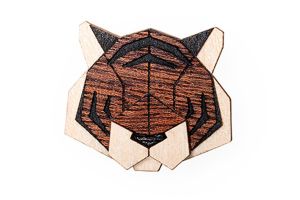 Drevená brošňa Tiger Brooch