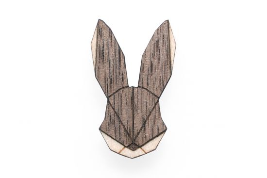 Drevená brošňa Hare Brooch