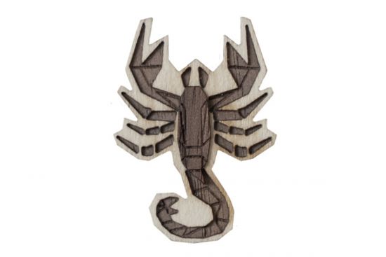 Drevená brošňa Scorpius Brooch