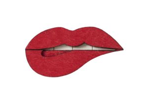 Drevená brošňa Lips Brooch