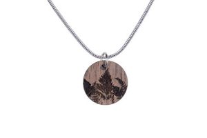 Drevený prívesok Bracken Pendant