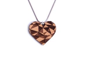 Drevený prívesok Love Pendant