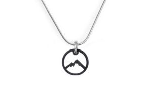 Drevený prívesok Mountains Pendant