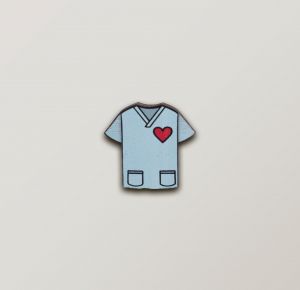 Drevená Brošňa Lekársky plášť